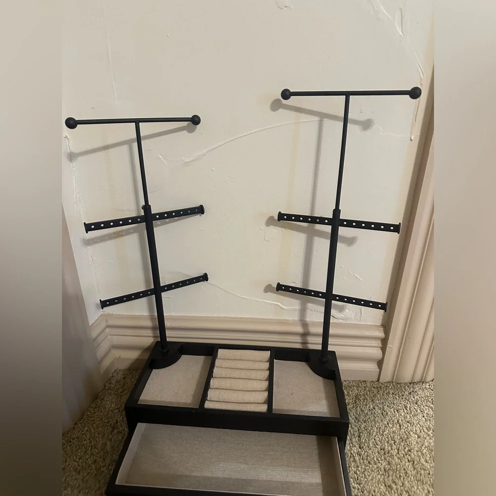 Black and Burlap Jewelry Organizer